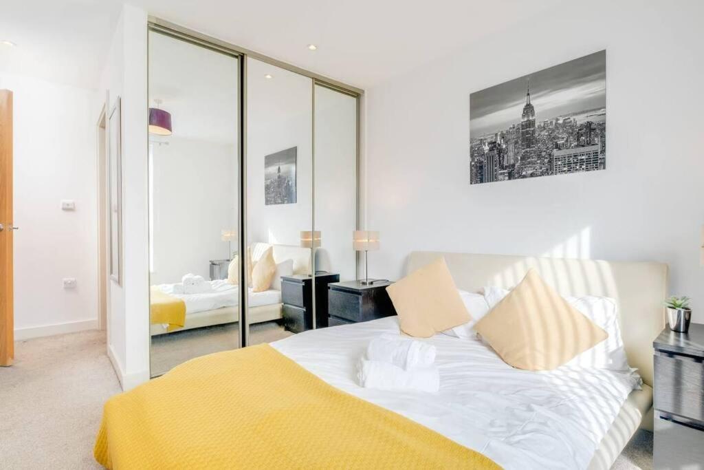 Wanderlust Netflix Free Wi-fi Apartment Birmingham